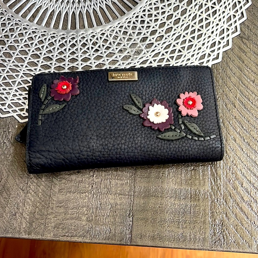 Used ♠️Once Kate Spade ♠️ wallet unique